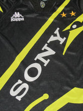 Load image into Gallery viewer, Juventus 1996-97 Third shirt L-XL