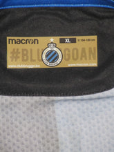 Load image into Gallery viewer, Club Brugge 2017-18 Home shirt XL #7 Wesley Moraes *signed &amp; mint*