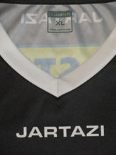 Load image into Gallery viewer, Eendracht Aalst 2017-18 Home shirt XL
