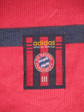 Load image into Gallery viewer, FC Bayern München 1998-00 Away shirt XL